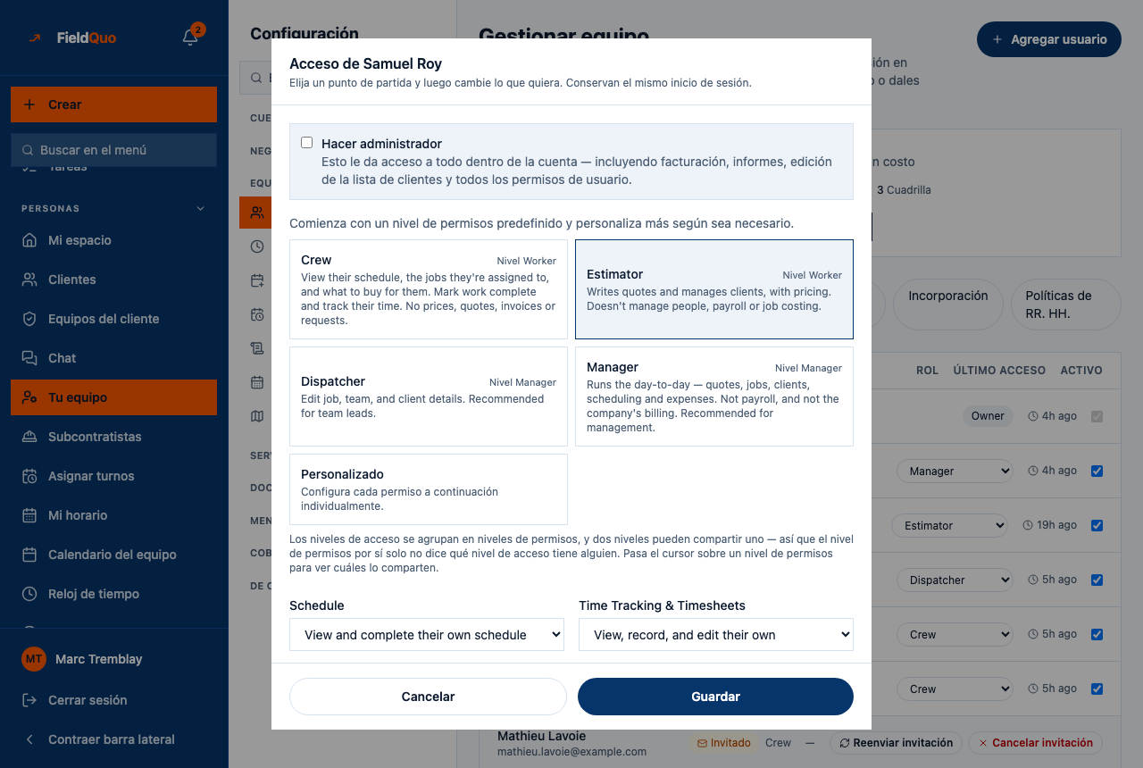 Gestionar equipo — el editor de acceso personalizado abierto sobre un Estimator: Hacer administrador, las cuatro tarjetas de nivel con su etiqueta, Personalizado, y los primeros ajustes.
