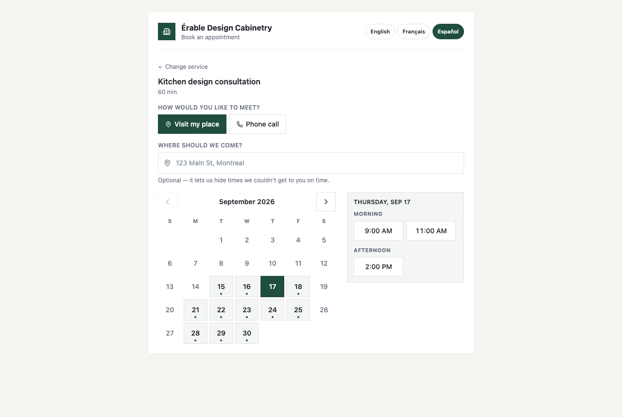 La página de reservas tal como la ve un cliente — el logotipo de la empresa y Book an appointment, Change service, Kitchen design consultation · 60 min, How would you like to meet?, Where should we come?, y el calendario con las horas de la mañana y la tarde de un día.