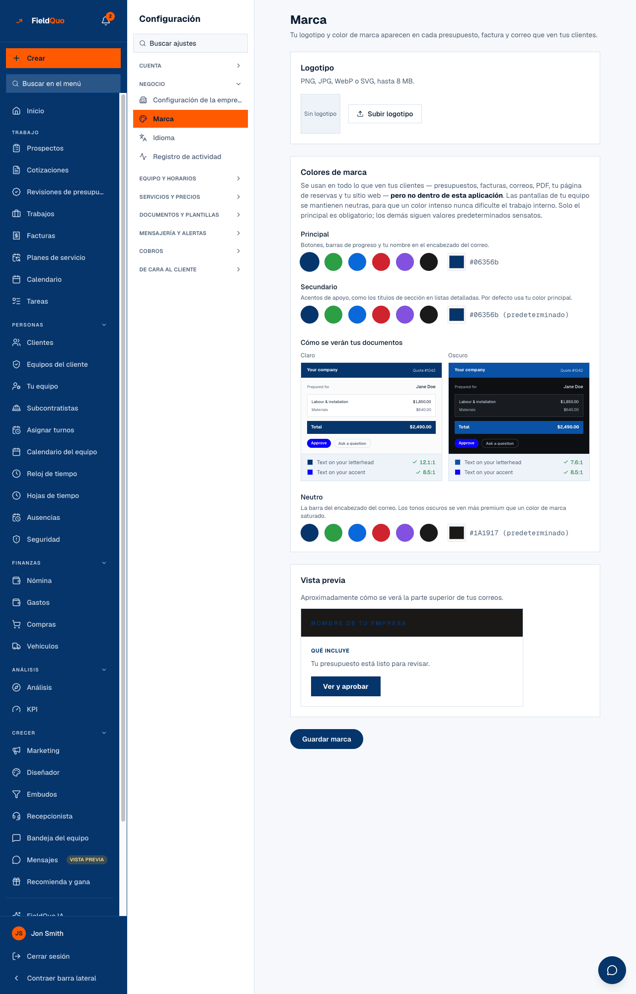 Configuración → Marca — la tarjeta Logotipo, la tarjeta Colores de marca con sus muestras y vistas previas.