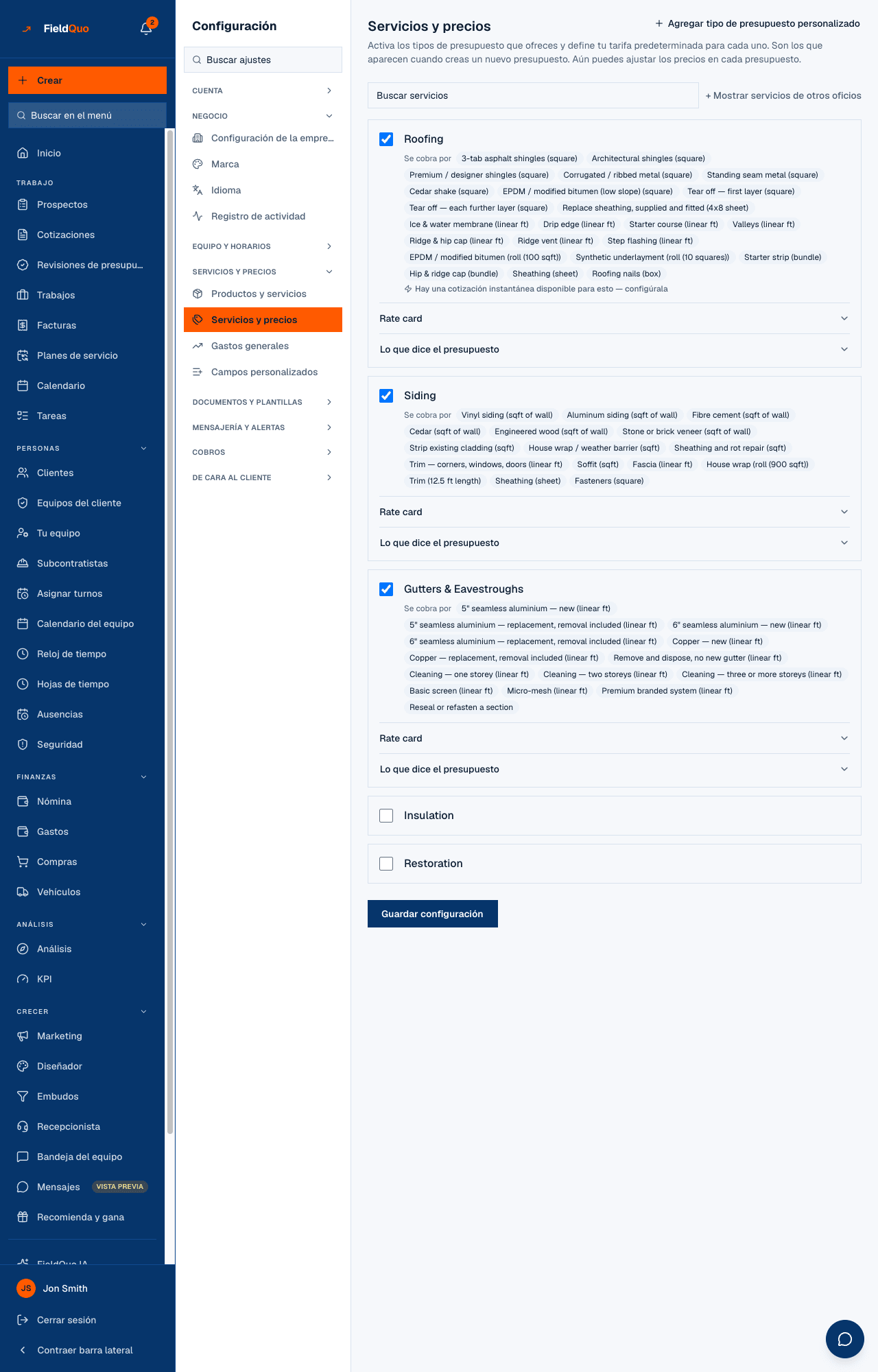 Configuración → Servicios y precios — una tarjeta por tipo de presupuesto con su casilla, las etiquetas Se cobra por, la lista de tarifas y Lo que dice el presupuesto.