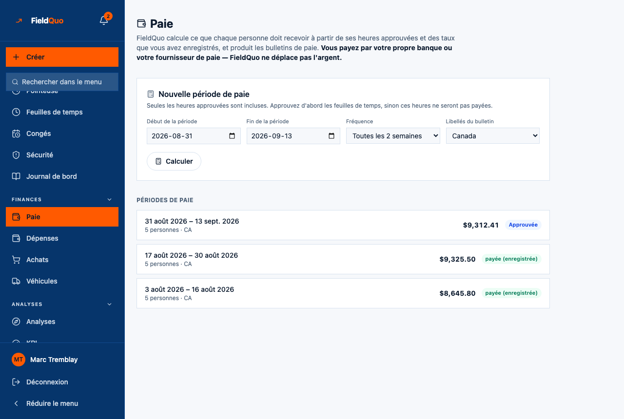 Paie — le formulaire Nouvelle période de paie prérempli avec la dernière période close, et la liste Périodes de paie avec une paie Approuvée et deux enregistrées comme payées.