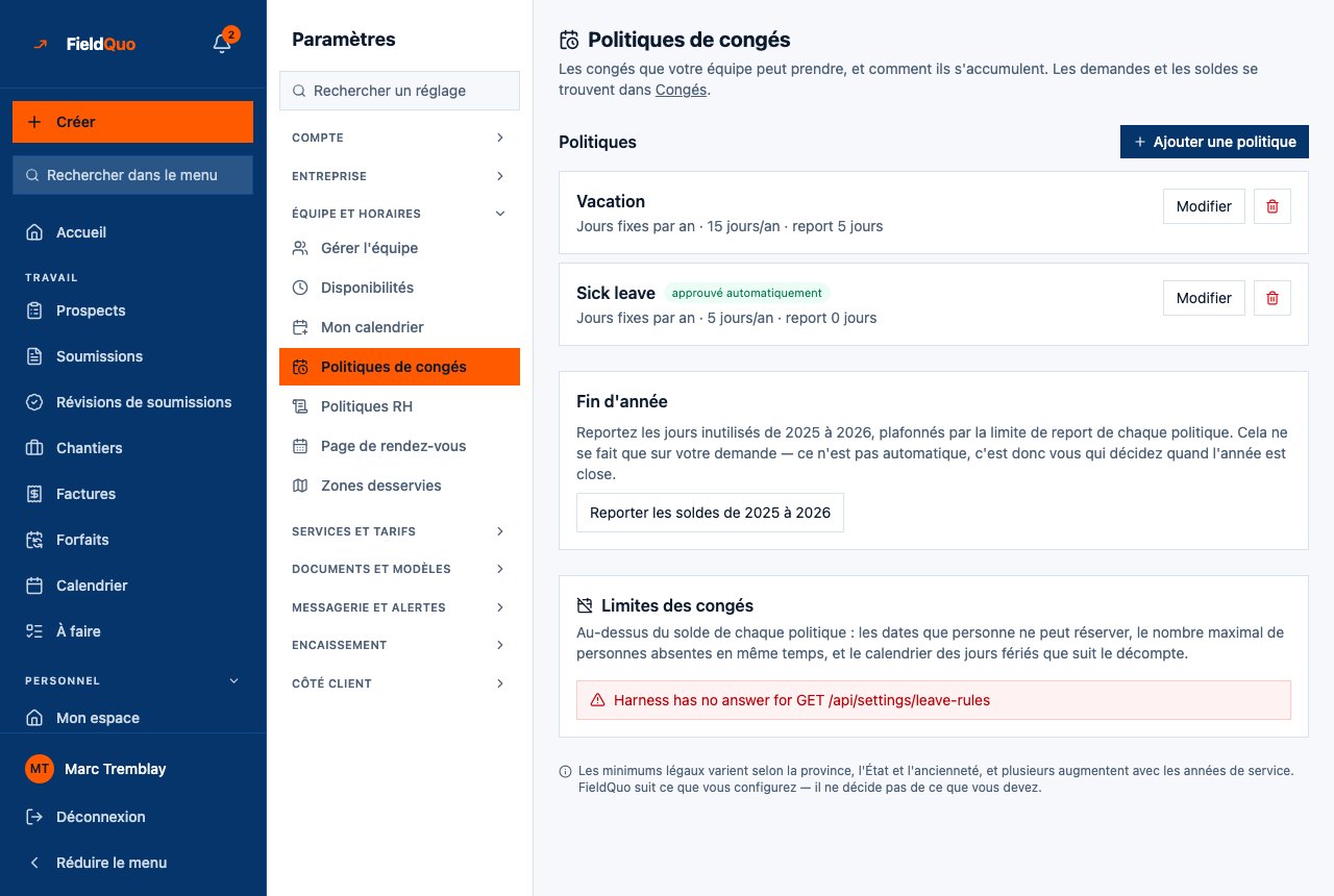 Paramètres → Politiques de congés — la liste Politiques avec une politique Vacances et une politique Maladie approuvée automatiquement, et la carte Fin d'année.