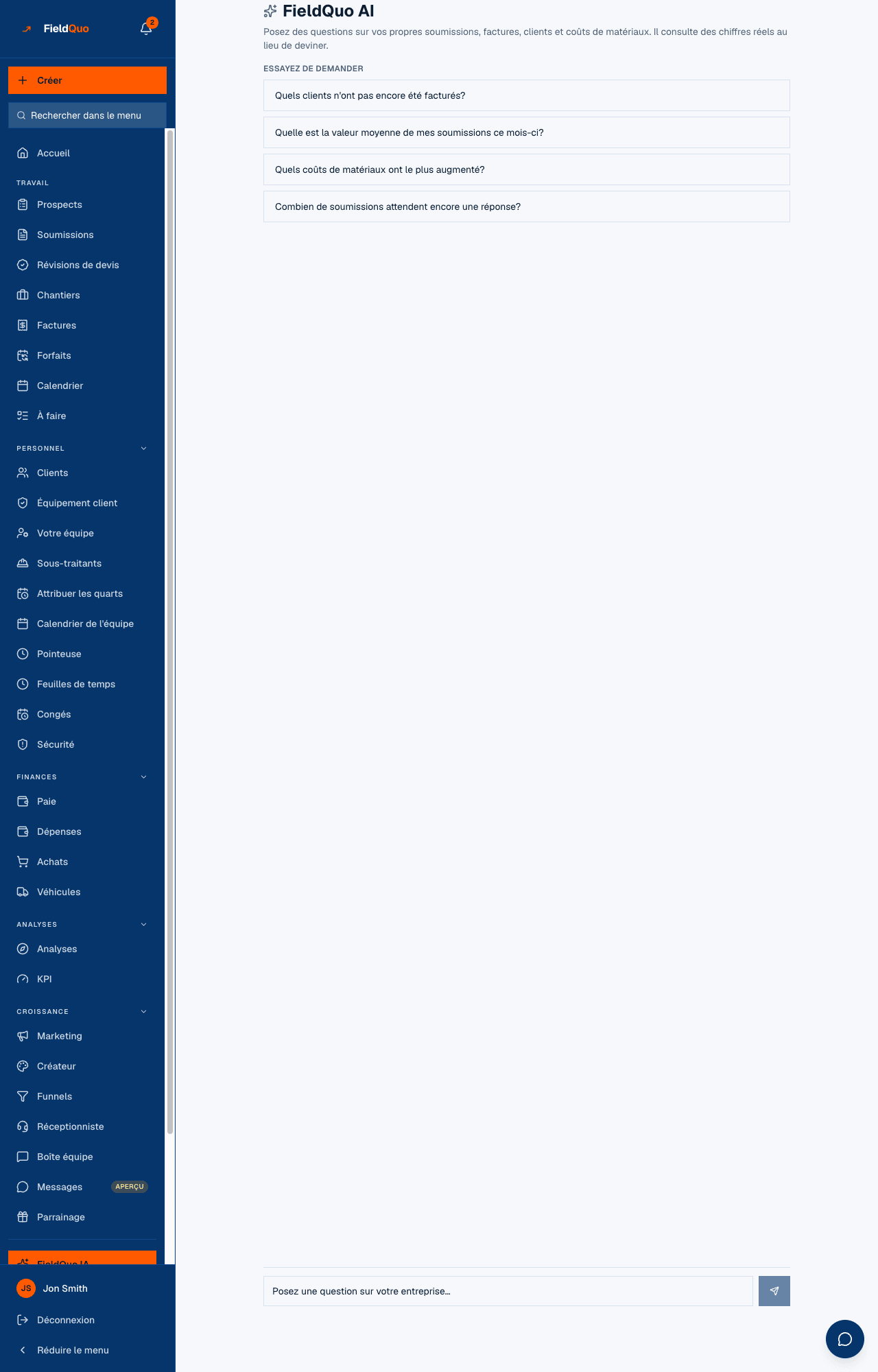 FieldQuo IA — une conversation vide avec les suggestions Essayez de demander et la boîte de question.